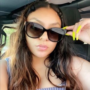 Meet your Posher, Yesenia